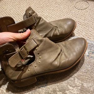 Foxy booties